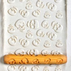 MKM Skulls Wooden Hand Roller HR-33 MKM Skulls Wooden Hand Roller HR-33